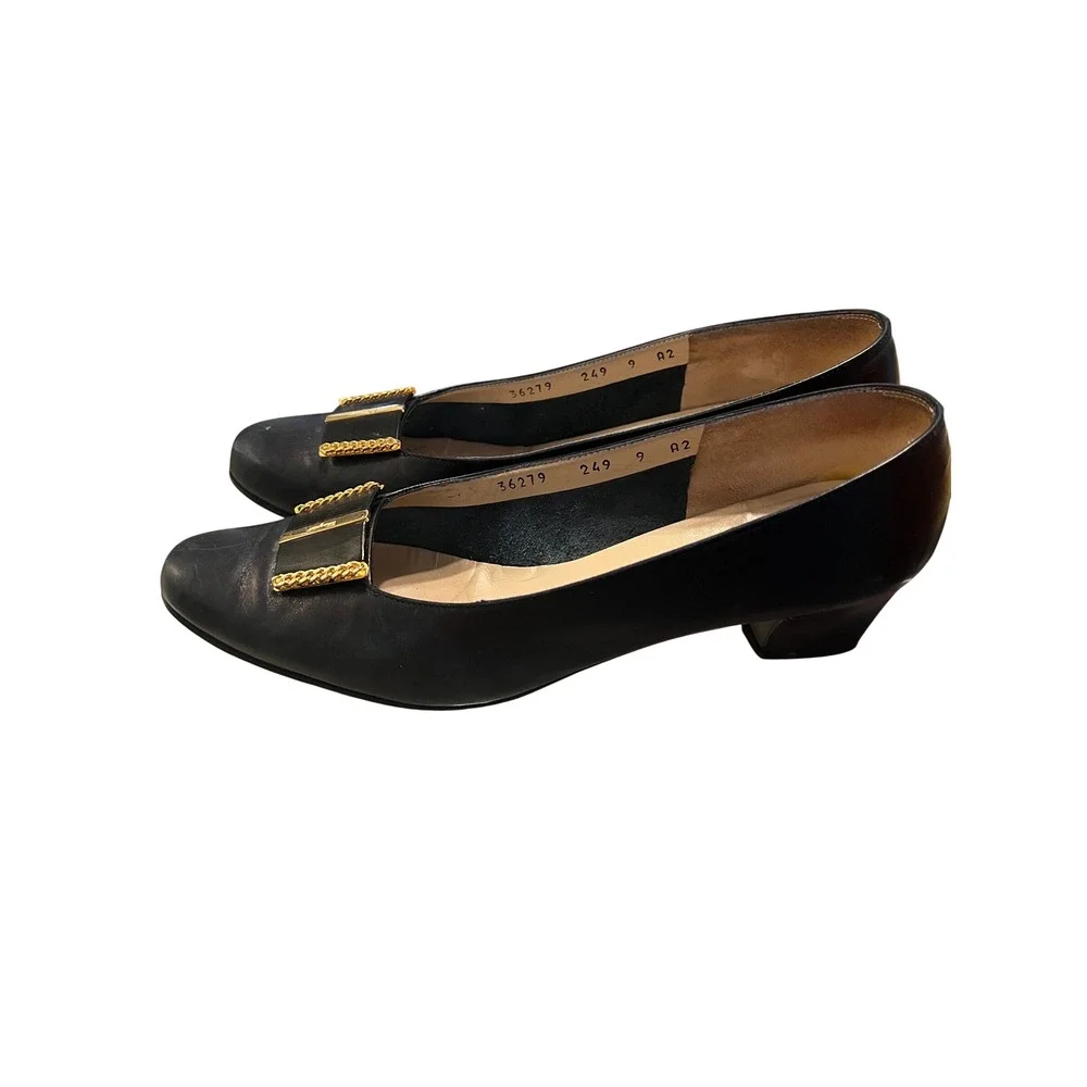 Salvatore Ferragamo Beatrice Navy Calf Leather Pumps Gold Chain Detail Size 9 AA - Picture 5 of 12